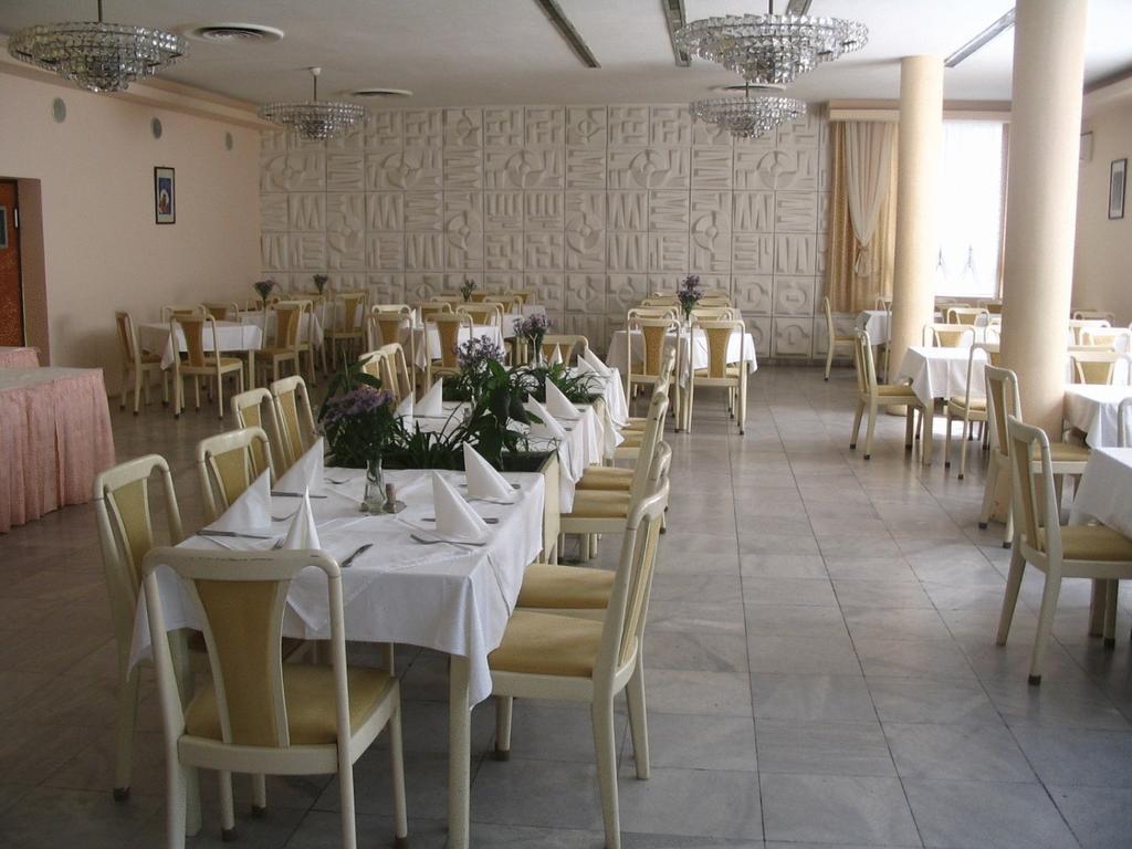 Ambasador Hotel Ni 레스토랑 사진